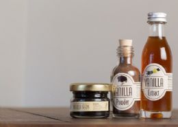 Vanilla seeds, Vanilla powder, Vanilla extract