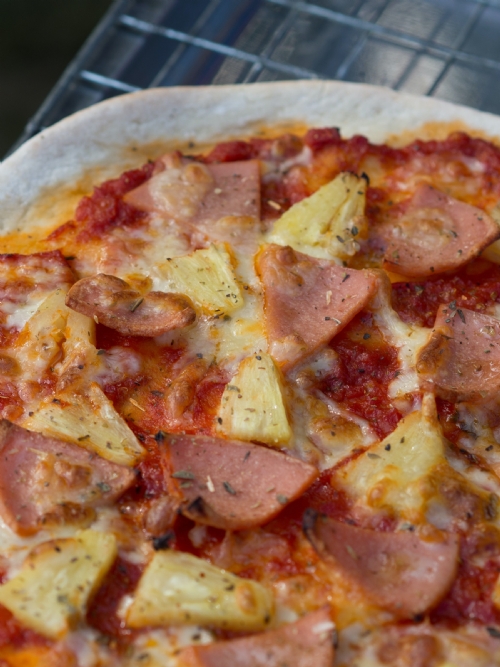 Pizza: Bacon and Pineapple, 30cm