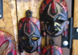 Figurines & masks