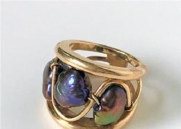 9ct Gold & Large Baroque pearl ring